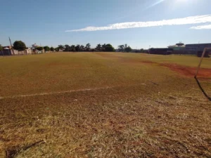 Campo do Flamenguinho vem passando por um processo de tratamento para competição